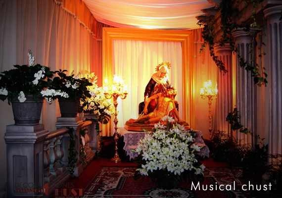 Decoraciones Musical Chust, también realiza decoraciones especiales, como son los dosseles de celebraciones religiosas, Ofrenas, Celebraciones Eucaristícas, Decoraciones Florales, para Bodas, Presidencias, Para Pregones de Fiestas de Moros y Cristianos, Conciertos y festivales de Bandas de Música, etc.